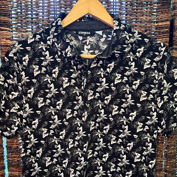 Express Black and White floral Hawaiian casual Button Down Shirt size Medium - Picture 1 of 5